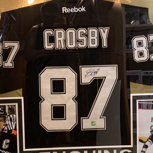 44” X 36” Pittsburgh Penguins SIDNEY CROSBY Autographed Jersey FRAMEWORTH Framed - Picture 2 of 9